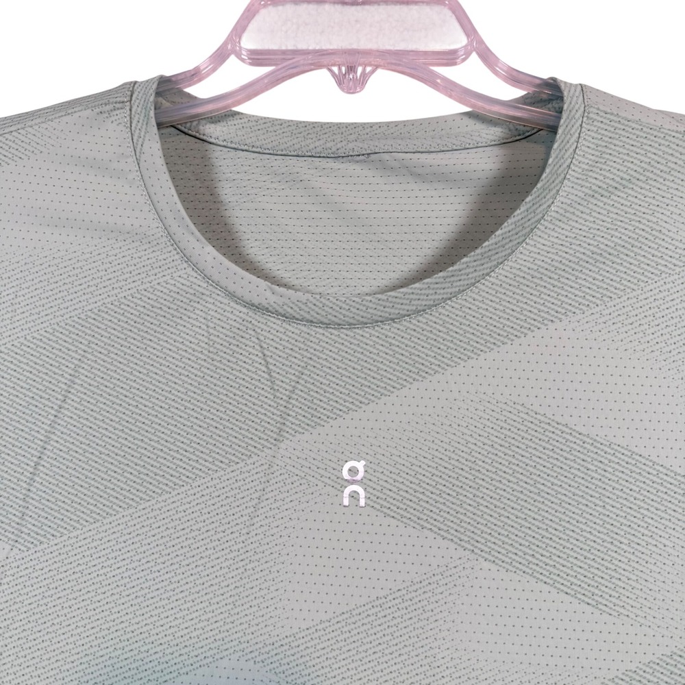 On Running Performance T-Shirt Men Small Sage Green Geometric Perforated Tee